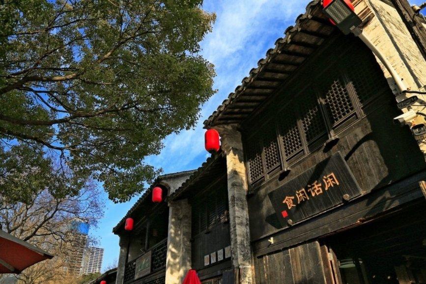 大模型+学习机+智习室，松鼠AI艰难转型